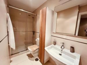 a bathroom with a sink and a shower at Apartamento Pereiro Viveiro in Viveiro +27 photos