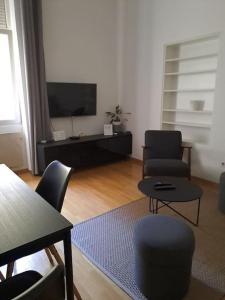 Μια τηλεόραση ή/και κέντρο ψυχαγωγίας στο Premium Class Apartments IV