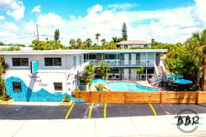 Swimmingpoolen hos eller tæt på Boutique Beach Retreat