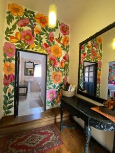 TV a/nebo společenská místnost v ubytování Casona Dorada Hotel Cusco