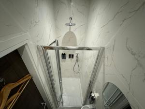 a bathroom with a shower and a sink at Luxury 6-Bed House - 6 En Suite- Jaquzzi Baths - Private Parking - Sleeps 22- 2 Min M62 in Elland +186 photos