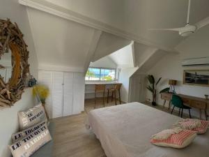 Ένα ή περισσότερα κρεβάτια σε δωμάτιο στο Palm Beach Superbe Studio sur la plage Nettle Bay Beach Club +14 φωτογραφίες