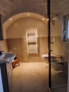 Ένα μπάνιο στο Trulli La Quercia del Nonno