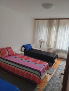 Ένα ή περισσότερα κρεβάτια σε δωμάτιο στο HanaDi Apartment
