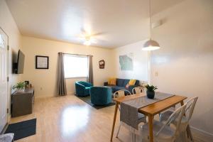 Istumisnurk majutusasutuses Peaceful Townhome Enclosed Garage Fast Wifi