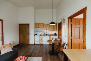 a living room with a couch and a table at Mt Merritt At Switchback Suites in Kalispell