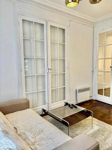 Et sittehjørne på Guest House Tour Eiffel Paris