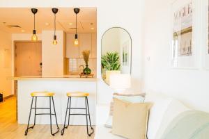 Galería fotográfica de Cozy Retreat At Waters Edge, By Voyage en Abu Dabi