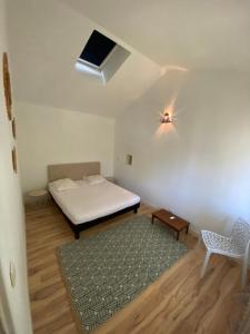 Postel nebo postele na pokoji v ubytování Maison de village avec terrasse