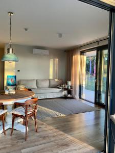 a living room with a couch and a table at Apartament SZAFIROWY SEN z widokiem na morze in Pogorzelica