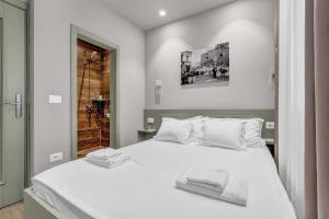 Letto o letti in una camera di Villa Zoi A Stay to Remember I Located inside the Castle of Elbasan, on a historic Roman road Via Egnatia I Homemade Breakfast