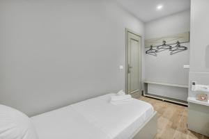 Letto o letti in una camera di Villa Zoi A Stay to Remember I Located inside the Castle of Elbasan, on a historic Roman road Via Egnatia I Homemade Breakfast