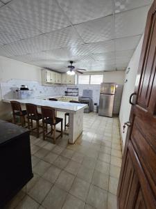 Kuchyň nebo kuchyňský kout v ubytování Cuartos independientes con baño privado - Casa La Dolce Vita Las Tablas