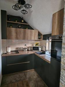 Kuchyň nebo kuchyňský kout v ubytování SOUL Apartman