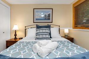 Katil atau katil-katil dalam bilik di Condo At Wintergreen Walk To Slope, Pool Access