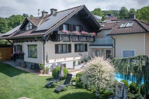 Bazén v ubytování Gästehaus Maurer/Bader nebo v jeho okolí