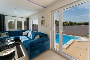 Πισίνα στο ή κοντά στο CASA CRYSTAL ISTRIA, villa with private pool, near the beach, with the sea view!