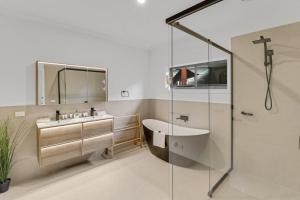 Ένα μπάνιο στο The Calzburg Guest Home