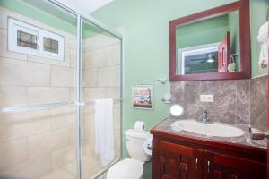Koupelna v ubytování Wescot Villas Roatan