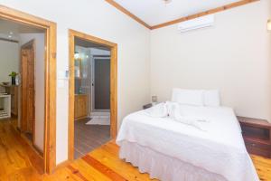 Postel nebo postele na pokoji v ubytování Wescot Villas Roatan