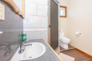 A bathroom at Wescot Villas Palm View