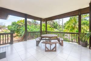 Rõdu või terrass majutusasutuses Wescot Villas Sky View