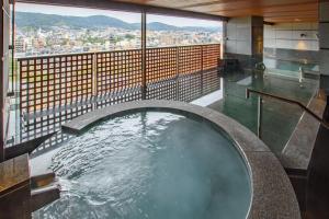 Sundlaugin á Sora Niwa Terrace Kyoto eða í nágrenninu