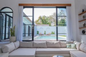 Et opholdsområde på Villa Yasmine Althea by Senada