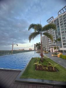 Πισίνα στο ή κοντά στο Seaview Mactan Newtown 1BR with 2 beds