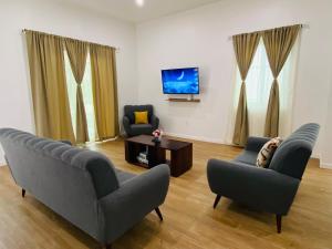 a living room with two couches and a tv at Casa Nefertari in Flores