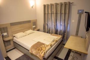 Postel nebo postele na pokoji v ubytování Galaxy Guest House