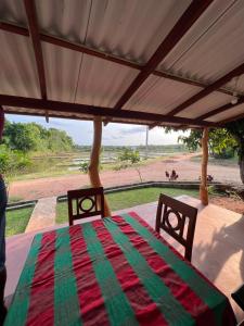 Rõdu või terrass majutusasutuses Kurumba Lodge