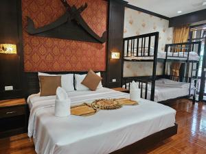Postel nebo postele na pokoji v ubytování Nanai 2 Residence Patong Phuket