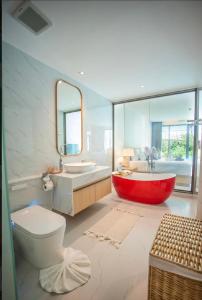 Ein Badezimmer in der Unterkunft Luxtalay Khanom Hotel
