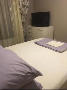 Postel nebo postele na pokoji v ubytování Charming apart next to the beach