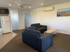 Posezení v ubytování Macquarie Barracks Motor Inn