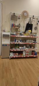 Supermarket nebo jiné obchody v  penzionu nebo okolí