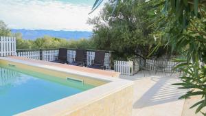 Bazén v ubytování Seaview Villa Anita with Two Apartments and private Pool nebo v jeho okolí
