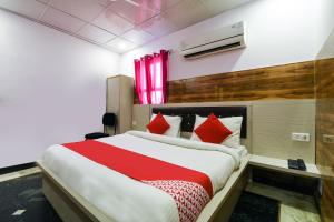 Ένα ή περισσότερα κρεβάτια σε δωμάτιο στο Hotel O krishna