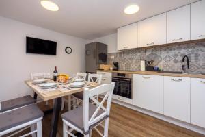 Кухня или мини-кухня в Apartment in Selce 5803
