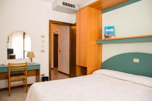 Postel nebo postele na pokoji v ubytování Albergo Ridente + 37 fotografií