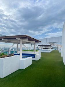 The swimming pool at or close to Maui Cave Staycation - Azure Urban Resort Residences