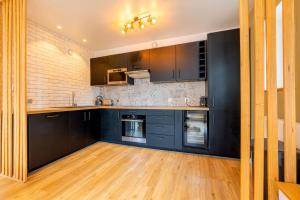 Η κουζίνα ή μικρή κουζίνα στο Le Perchoir / F2 de standing avec écran de cinéma