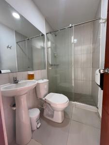 Koupelna v ubytování HOTEl OTUN PLAZA PEREIRA