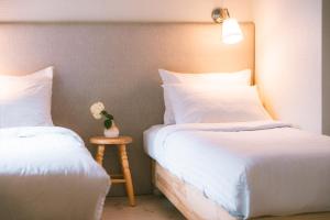 two beds sitting next to each other in a bedroom at Vila Šilelis in Palanga