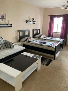 Posteľ alebo postele v izbe v ubytovaní Apartmány Morávka
