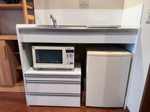 Kuchyň nebo kuchyňský kout v ubytování Rinn Hostel Miyagawacho