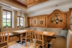 a dining room with a table and chairs at Salzburgerhof Flachau in Flachau