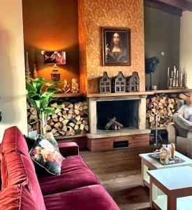 Posezení v ubytování Luxe Villa Monte Rosa met zwembad in een wijngebied