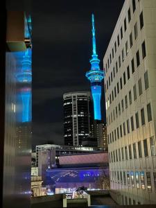 a view of the eiffel tower at night at City Apartment with SKY Tower view in Auckland
